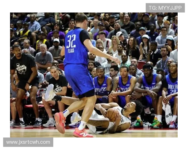 弗拉格称赞莱昂纳德为攻防一体的顶尖球员一直是我努力追求的目标